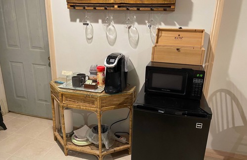 Pownal Apartment | Quiet, comfy guest quarters just three miles from Freeport!