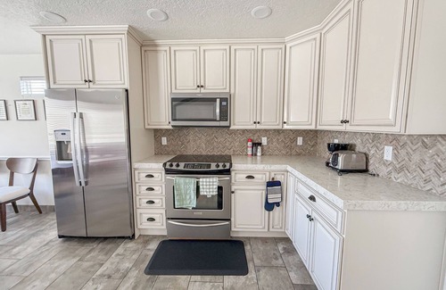 Taylorsville House | Quiet & Conveniently Located - 3 Bedrooms 2 Bathroom