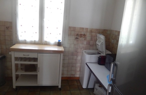 Benouville House | Quiet cottage close to beaches, trampoline, bicycles, greenway, shops nearby