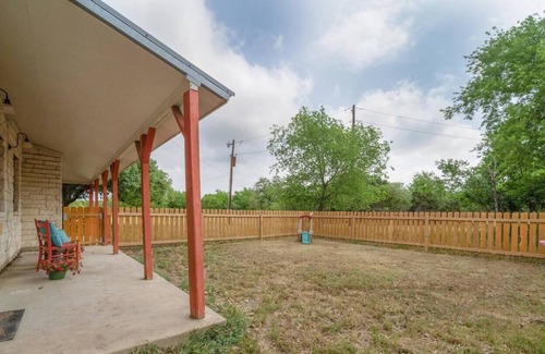 Oatmeal House | Quiet country charm 4-bedroom home with nature all around