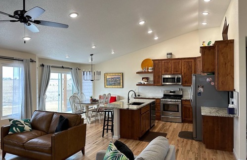 Cheyenne House | Quiet country living for family comfort.