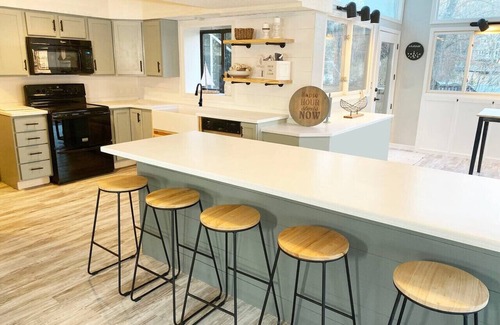 Sunrise Beach House | Quiet Cove -Main Channel views! Sleeps 22/Pets