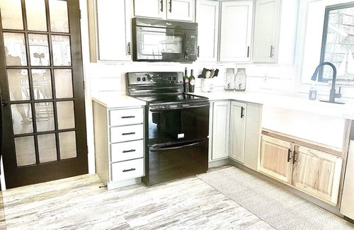 Sunrise Beach House | Quiet Cove -Main Channel views! Sleeps 22/Pets