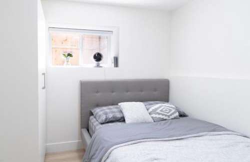 Killarney House | Quiet, cozy 2BR1BA private entry near Skytrain