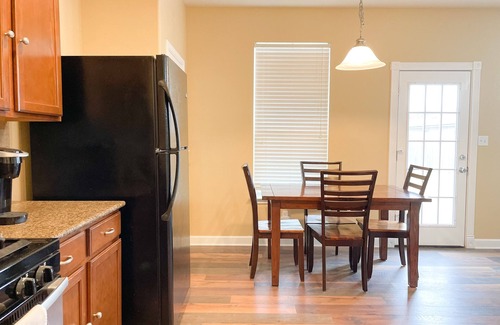 Kyle House | Quiet, Cozy & Only Minutes to Austin or SanMarcos