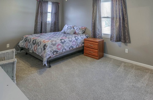 West Omaha House | Quiet culdesac in the Millard area.