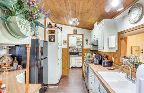 Dolan Springs House | Quiet Dolan Springs Home with Patio, Mountain Views!