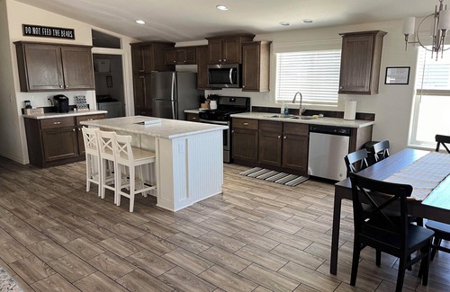 Williams House | Quiet downtown neighborhood w/mountain views, private turfed backyard, A/C & W/D