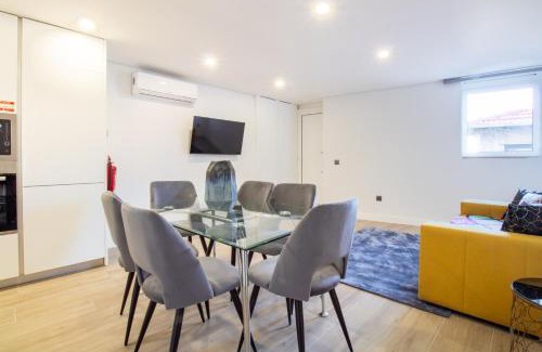 Lapa Apartment | Quiet Duplex w Patio in Lapa by LovelyStay