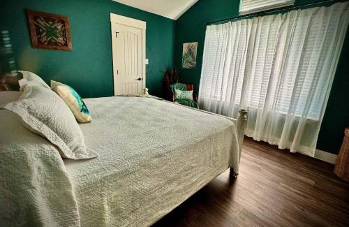 Waco House | Quiet Escape family with Private Pool