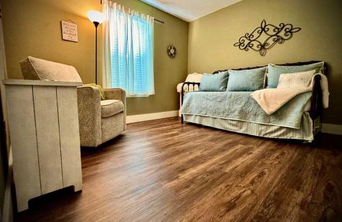 Waco House | Quiet Escape family with Private Pool