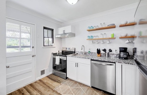 St. Louis House | Quiet Escape, Ideal 4 Longer Stays, Fast WiFi
