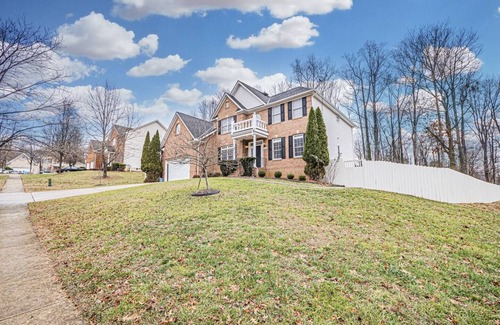 Bowie House | Quiet Escape with Easy DC Access-5BRMs Free Parking