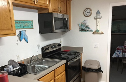 Gulf Coast Acres House | Quiet family bungalow on a quiet street near everything.