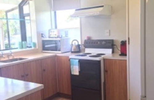 Waihi Beach House | Quiet Family Friendly Bach close to all amenities