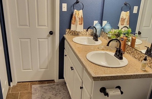 Fishers House | Quiet Family Home in popular Saxony area NEAR RUOFF MUSIC CENTER and HAMILTON TC