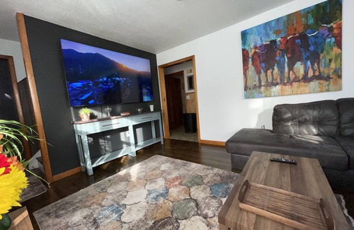 North Deering House | Quiet Family Vacation Home in Portland, Maine 7 minutes to the Old Port