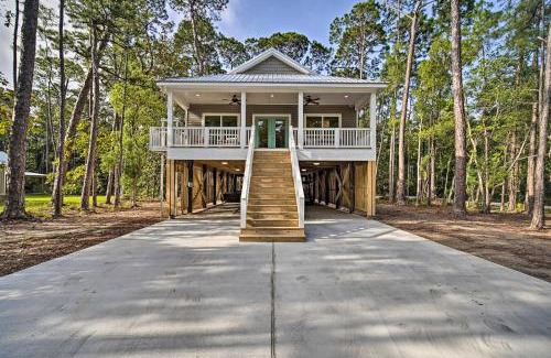 Dauphin Island House | Quiet Fishermans House with Hot Tub and Tropical Bar!