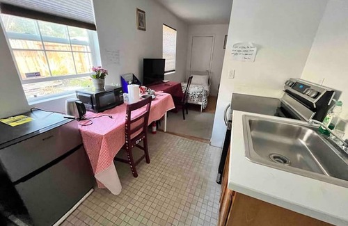 Dimond Apartment | Quiet garden cottage 15 min to UCB, SF, OAK