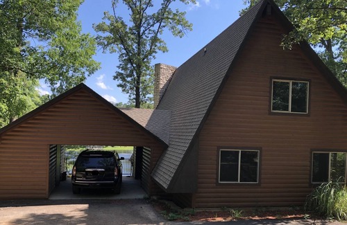 Whispering Hills House | Quiet getaway in the trees