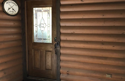 Whispering Hills House | Quiet getaway in the trees