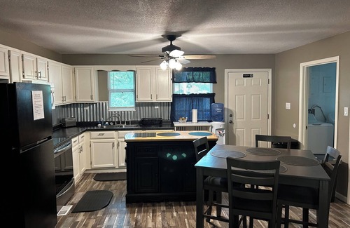 Warsaw House | Quiet getaway in Warsaw, Missouri