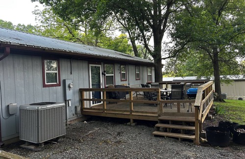 Warsaw House | Quiet getaway in Warsaw, Missouri