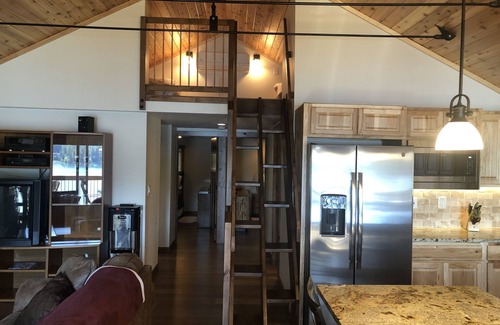 Hayden Lake House | Quiet getaway on beautiful Hayden Lake. Leave the hustle and bustle behind.