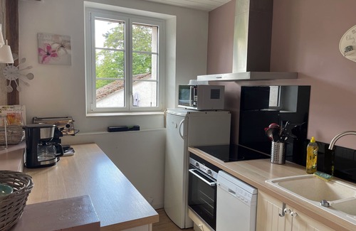 Amboise Cottage | Quiet gîte, close to town center, with beautiful garden facing Clos Lucé!