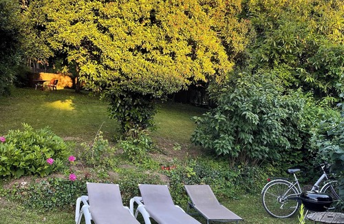 Amboise Cottage | Quiet gîte, close to town center, with beautiful garden facing Clos Lucé!