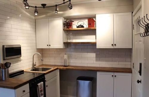 Lee's Summit Apartment | Quiet guest suite located near Historic Downtown Lee's Summit