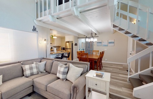 Sunriver Condo | Quiet Hideaway with A/C, BBQ & Lodge Charm