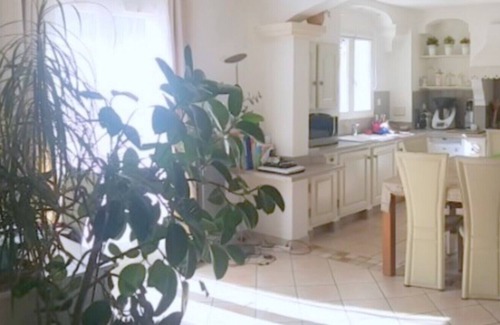 Chateaurenard House | Quiet hillside villa with spa and pool in Provence