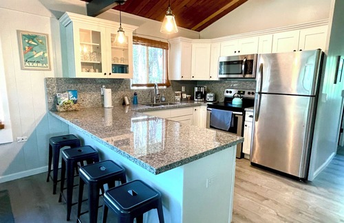 Hilo House | Quiet Hilo Beach Cottage, Prime Location for Beaches, Snorkeling, and Surfing