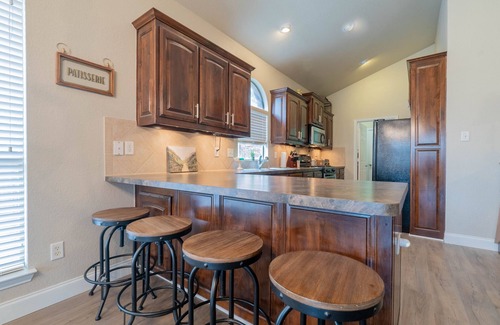Keller House | Quiet Home close to 35w and Shopping