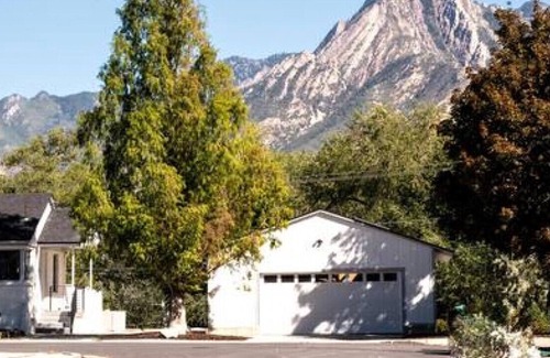 Murray House | Quiet Home Full of Style 3br/3ba and Office