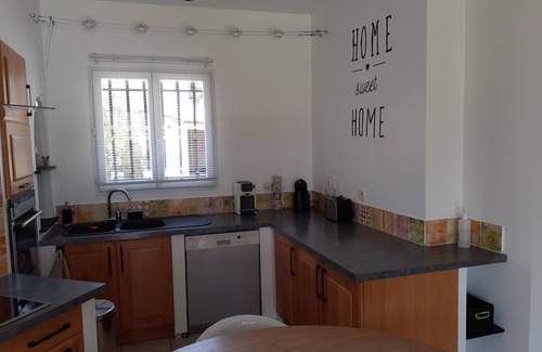 Aramon House | Quiet house with pool near AVIGNON and SAINT REMY DE PROVENCE