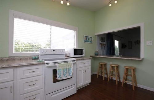 Matagorda House | Quiet In-Town Home