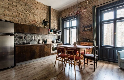 Erzsebetvaros Apartment | Quiet Industrial Vintage in the Party District