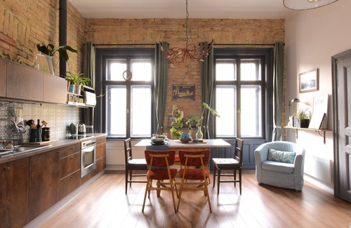 Erzsebetvaros Apartment | Quiet Industrial Vintage in the Party District