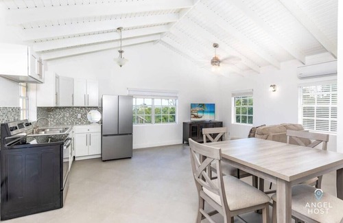Bottle Creek Apartment | Quiet Lagoon Retreat, WiFi, Kitchen, Near Beaches