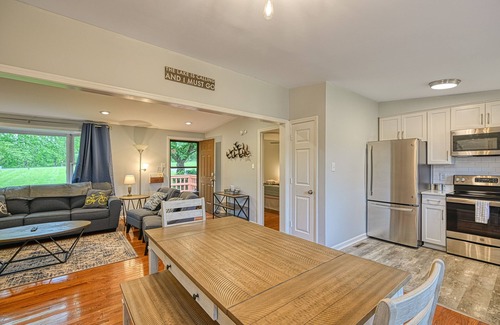 Livingston House | Quiet lake home with two kayaks, furnished deck, grill & fast WiFi - dogs OK