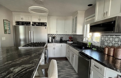 Jamestown House | Quiet Lake Retreat close to Dayton