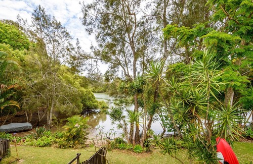 Currumbin Waters House | Quiet Lakefront Home - Complete Water Frontage