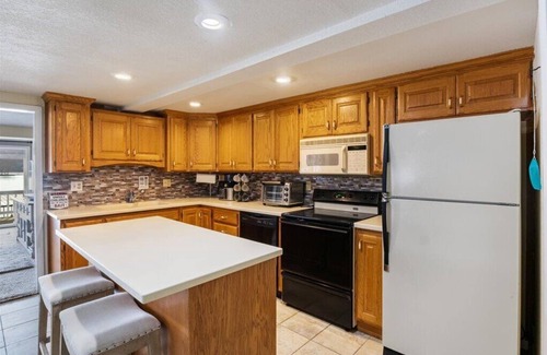 Roach House | Quiet Lakefront House- Family retreat w/calm water, water toys & large swim dock