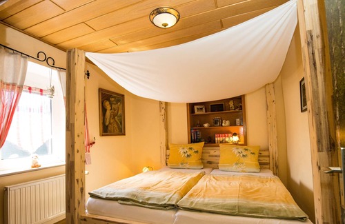 Bernstein a.Wald House | Quiet location, right on the forest, starting point for many hikes, child-friendly.