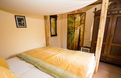 Bernstein a.Wald House | Quiet location, right on the forest, starting point for many hikes, child-friendly.
