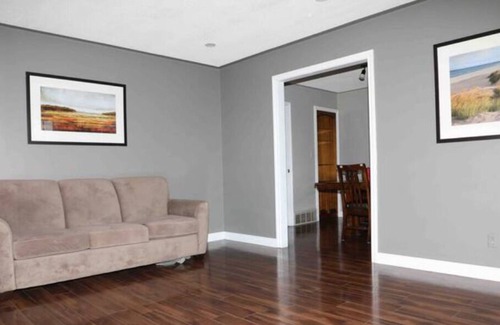 Clarington House | Quiet Lovely 4 Bedroom Acre House