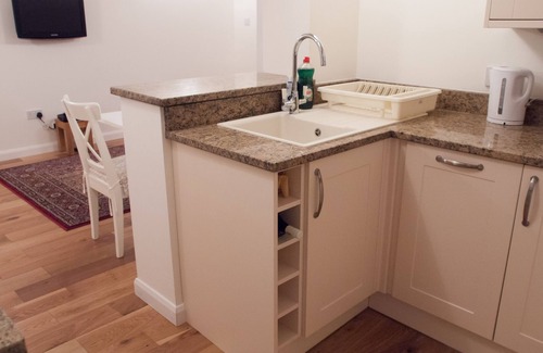 Carshalton South and Clockhouse Apartment | Quiet modern apartment near to Sutton and trains for Central London