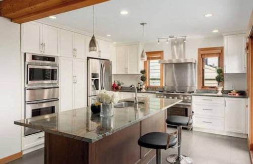 Dundarave House | Quiet Modern Dundadrave Oasis